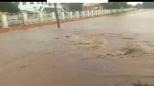 Drainage water flowed on the road due to the rain