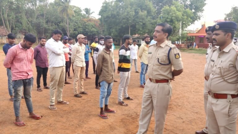 ರೌಡಿ ಶೀಟರ್ಸ್ ಪರೇಡ್; ಡಿವೈಎಸ್ಪಿ ಬಿರಾದಾರ್ ಖಡಕ್ ವಾರ್ನಿಂಗ್