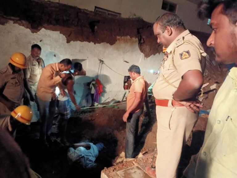 ಭಾರೀ ಮಳೆಗೆ ಕುಸಿದ ಛಾವಣಿ; ಉಸಿರುಗಟ್ಟಿ ಮನೆ ಮಾಲೀಕ ಸಾವು