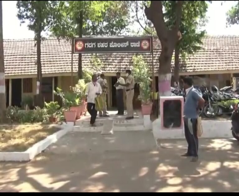 ಮಾರಕಾಸ್ತ್ರಗಳಿಂದ ಹಲ್ಲೆ ನಡೆಸಿ ಮಕ್ಕಳನ್ನು ಎಳೆದುಕೊಂಡು ಹೋದ ಹುಬ್ಬಳ್ಳಿಯ ಪುಂಡರು!