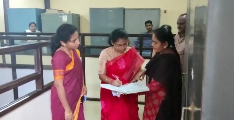 ನಗರಸಭೆಗೆ ದಿಢೀರ್ ಡಿಸಿ ಭೇಟಿ; ಅಧಿಕಾರಿಗಳ ಬೆವರಿಳಿಸಿ, ಶಾಕ್ ನೀಡಿದ ಜಿಲ್ಲಾಧಿಕಾರಿ