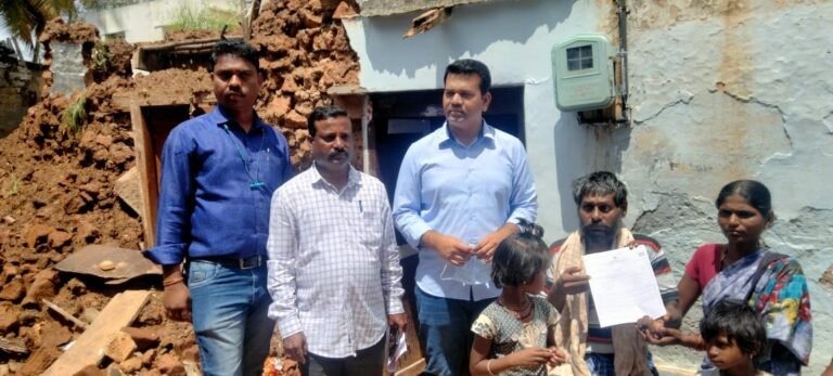 ಬ್ಲಾಕ್ ಫಂಗಸ್‌ನಿಂದ ಕಣ್ಣು, ಮಳೆಯಿಂದ ಮನೆ ಕಳೆದುಕೊಂಡ ಕುಟುಂಬಕ್ಕೆ ನೆಲೆ ಕಲ್ಪಿಸಿದ ತಹಸೀಲ್ದಾರ್
