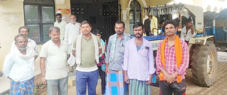 ಖರೀದಿ ಕೇಂದ್ರದ ಅವಾಂತರ; ತಹಸೀಲ್ದಾರ್ ಕಚೇರಿಗೆ ರೈತರ ಮುತ್ತಿಗೆ