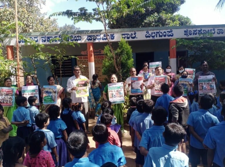 ಶಾಲಾ ಮಕ್ಕಳಿಂದ ಗುಲಾಬಿ ಹೂವು ಆಂದೋಲನ