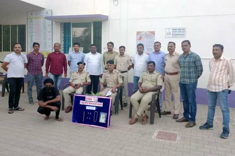 ಲಕ್ಷ್ಮೇಶ್ವರ ಪೊಲೀಸರ ಕಾರ್ಯಾಚರಣೆ; ನಗದು, ಚಿನ್ನಾಭರಣ ದೋಚಿದ್ದ ಕಳ್ಳನ ಬಂಧನ