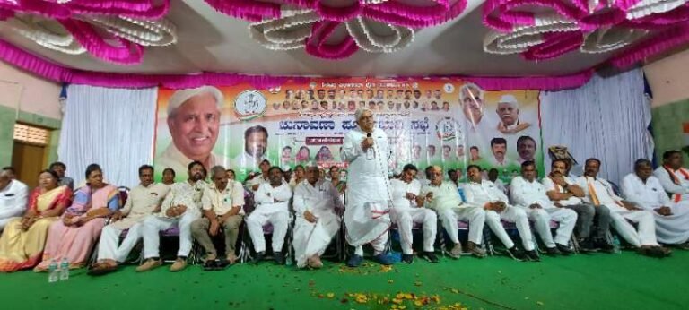 ಟಿಕೆಟ್ ಆಕಾಂಕ್ಷೆಗಳಿಂದ ಶ್ರೀಮಂತಗಡದ ಹೊಳಲಮ್ಮದೇವಿ ಮೇಲೆ ಪ್ರಮಾಣ; ಪಕ್ಷ ಯಾರಿಗೆ ಟಿಕೆಟ್ ನೀಡಿದರೂ ಗೆಲುವಿಗೆ ಪಣ