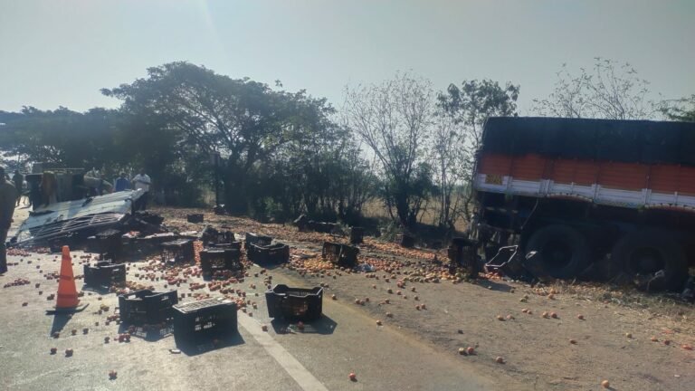 ಭೀಕರ ರಸ್ತೆ ಅಪಘಾತ; ಇಬ್ಬರು ಸ್ಥಳದಲ್ಲಿಯೇ ಸಾವು