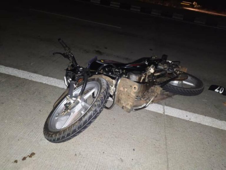 ಭೀಕರ ಅಪಘಾತ; ಸ್ಥಳದಲ್ಲಿಯೇ ತಂದೆ, ಮಗಳ ಸಾವು, ಇಬ್ಬರಿಗೆ ಗಾಯ