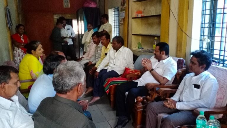 ಶತಾಯುಷಿ ಲಿಂ. ಈರವ್ವ ಹಿರೇಮಠ ಕುಟಂಬಸ್ಥರಿಗೆ ಸಾಂತ್ವನ ಹೇಳಿದ ಸಚಿವ ಮುನೇನಕೊಪ್ಪ
