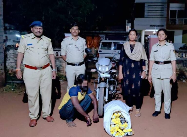 ಅಬಕಾರಿ ಪೊಲೀಸರ ಭರ್ಜರಿ ಕಾರ್ಯಾಚರಣೆ; ಮದ್ಯ ಸಾಗಾಟ ಮಾಡುತ್ತಿದ್ದ ಐವರ ಬಂಧನ, ಮದ್ಯ ಜಪ್ತಿ