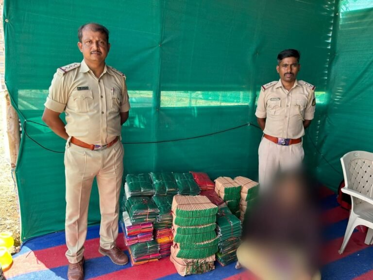 ಕೆಎಸ್‌ಆರ್‌ಟಿಸಿ ಬಸ್‌ನಲ್ಲಿ ದಾಖಲೆಗಳಿಲ್ಲದೇ ಸಾಗಿಸುತ್ತಿದ್ದ 561 ಸೀರೆಗಳು ವಶಕ್ಕೆ