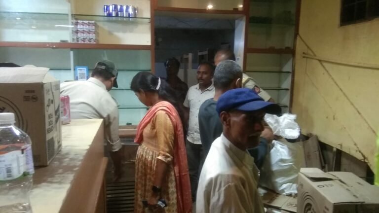 ಅಬಕಾರಿ ಉಪ ಆಯುಕ್ತರ ದಾಳಿ; 8.27 ಲಕ್ಷ ರೂ. ಮೌಲ್ಯದ ಅಕ್ರಮ ಮದ್ಯ ದಾಸ್ತಾನು ಜಪ್ತಿ