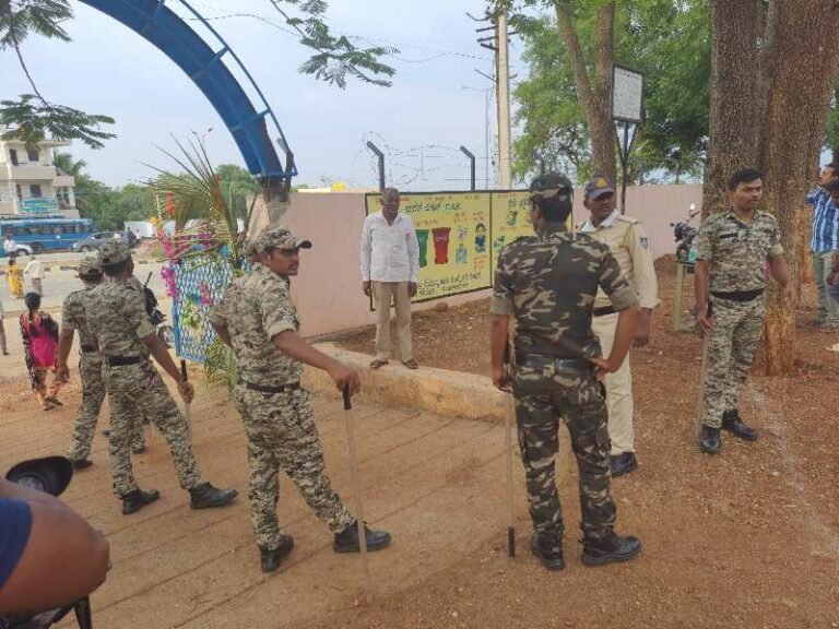 ಕಾಂಗ್ರೆಸ್-ಬಿಜೆಪಿ ಕಾರ್ಯಕರ್ತರ ಮಧ್ಯೆ ಮಾತಿನ ಚಕಮಕಿ; ಪೊಲೀಸರಿಂದ ಲಘು ಲಾಠಿ ಪ್ರಹಾರ…!