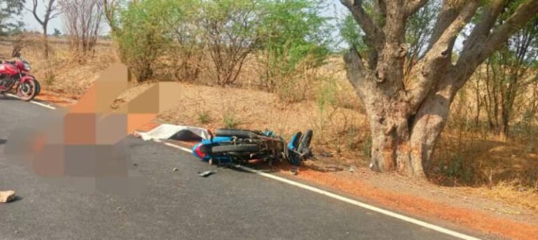 ಮರಕ್ಕೆ ಬೈಕ್ ಡಿಕ್ಕಿ; ಸ್ಥಳದಲ್ಲೇ ಇಬ್ಬರು ಬಾಲಕರು ಸಾವು,‌ ಮತ್ತೊಬ್ಬ ಬಾಲಕ ಗಂಭೀರ