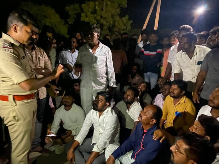 ವಿದ್ಯುತ್ ಸ್ಪರ್ಶಿಸಿ ಬಾಲಕ ಸಾವು; ಕುಟುಂಬಸ್ಥರ, ಸ್ಥಳೀಯರಿಂದ ರಸ್ತೆತಡೆ, ತಹಸೀಲ್ದಾರ ಆಗಮನಕ್ಕೆ ಪಟ್ಟು