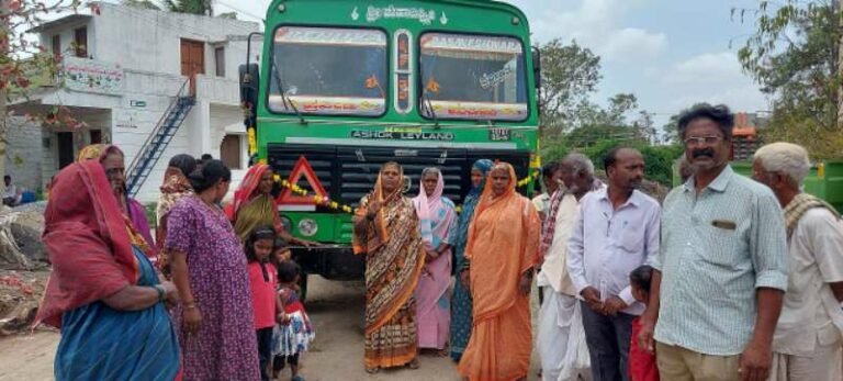 ಟಿಪ್ಪರ್ ಹಾವಳಿಗೆ ಬೇಸತ್ತ ಸಾರ್ವಜನಿಕರು; ಟಿಪ್ಪರ್ ಸಂಚಾರಕ್ಕೆ ತಡೆವೊಡ್ಡಿ ಪ್ರತಿಭಟನೆ