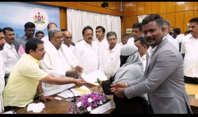 ಕೋಮು ರಾಜಕಾರಣಕ್ಕೆ ಬಲಿಯಾಗಿದ್ದ ನರಗುಂದದ ಸಮೀರ್ ಕುಟುಂಬಕ್ಕೆ 25 ಲಕ್ಷ ರೂ. ಪರಿಹಾರ
