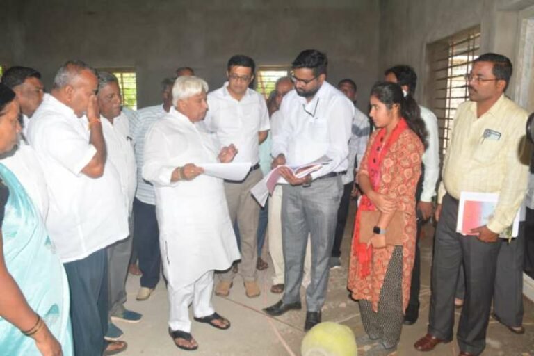 ನಿಧಾನಗತಿಯಲ್ಲಿ ಗ್ರಾಮ ಪಂಚಾಯತಿ ಕಟ್ಟಡ ಕಾಮಗಾರಿ; ಸಚಿವ ಎಚ್. ಕೆ .ಪಾಟೀಲ ಅಸಮಾಧಾನ