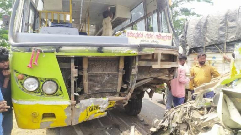 ನರೇಗಲ್ಲ ಬಳಿ ಭೀಕರ ಅಪಘಾತ; ಬಾಲಕ ಸೇರಿ ಆರು ಜನರ ಸಾವು, ಹತ್ತಕ್ಕೂ ಹೆಚ್ಚು ಜನರಿಗೆ ಗಂಭೀರ ಗಾಯ