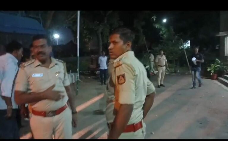 ಬ್ಲೂಟೂತ್ ಬಳಸಿ ಪರೀಕ್ಷೆ ಅಕ್ರಮ- ಅಜ್ಞಾತ ಸ್ಥಳದಿಂದ ಆರೋಪಿಗಳನ್ನು ಠಾಣೆಗೆ ಕರೆತಂದ ಖಾಕಿ