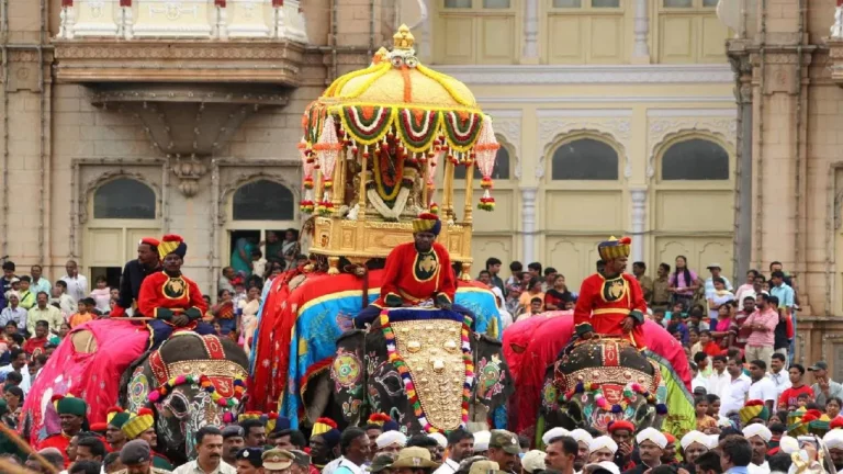 ವಿಶ್ವ ವಿಖ್ಯಾತ ಜಂಬೂ ಸವಾರಿಗೆ ಚಾಲನೆ ನೀಡಿದ ಸಿಎಂ ಸಿದ್ದರಾಮಯ್ಯ