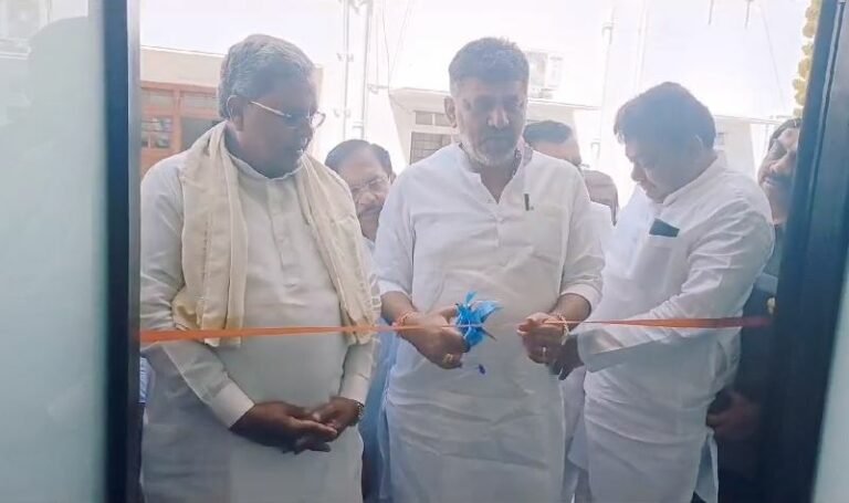 ಡಿಕೆಶಿ ಕಡೆಯಿಂದಲೇ ಟೇಪ್ ಕಟ್ ಮಾಡಿಸಿದ ಸಿಎಂ ಸಿದ್ದರಾಮಯ್ಯ