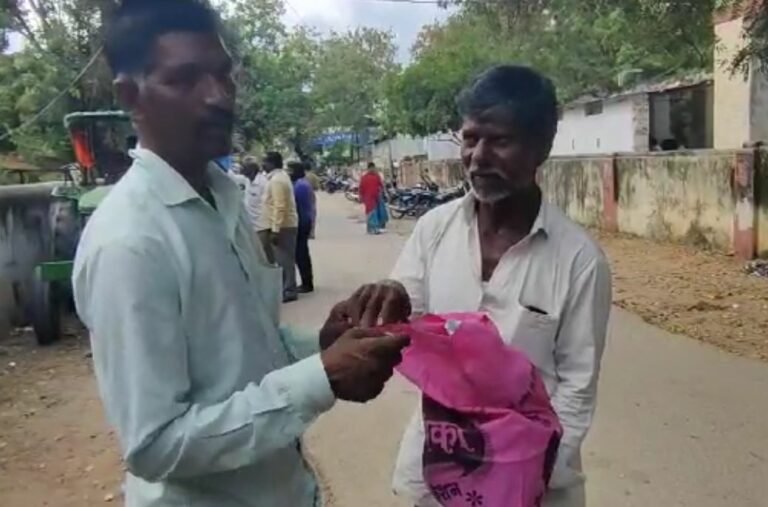 ಕೆಇಎ ಪರೀಕ್ಷೆ ಅಕ್ರಮ ಪ್ರಕರಣ: ಮಗನನ್ನು ಭೇಟಿಯಾಗಲು ಓಡೋಡಿ ಬಂದ ತಂದೆ