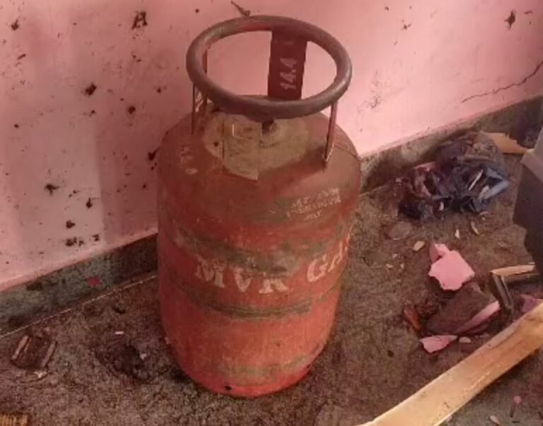 ಅಡುಗೆ ಅನಿಲ ಸಿಲಿಂಡರ್ ಸ್ಫೋಟ: ಐದು ಮಂದಿಗೆ ಗಾಯ
