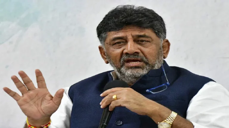 ಮಾಜಿ ಸಿಎಂ ಕುಮಾರಸ್ವಾಮಿ ತಮ್ಮ ಘನತೆಗೆ ತಕ್ಕಂತೆ ವರ್ತಿಸಲಿ: ಡಿ.ಕೆ. ಶಿವಕುಮಾರ್