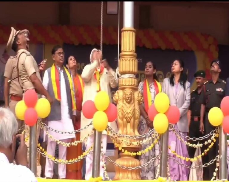 ಕೆ ಎಚ್ ಪಾಟೀಲ್ ಜಿಲ್ಲಾ ಕ್ರೀಡಾಂಗಣದಲ್ಲಿ ಅದ್ದೂರಿ ಕನ್ನಡ ರಾಜ್ಯೋತ್ಸವಕ್ಕೆ HK ಪಾಟೀಲ್ ಚಾಲನೆ