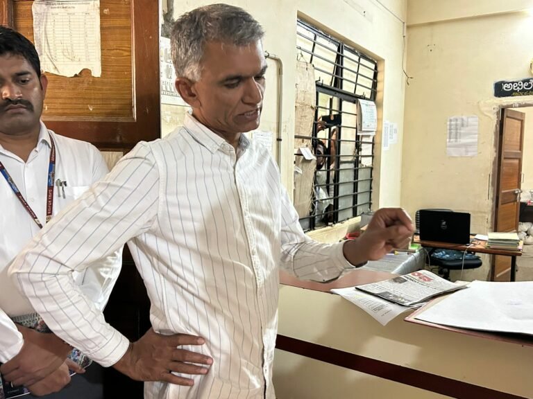 ರಾಣೆಬೆನ್ನೂರು ತಹಸೀಲ್ದಾರ ಕಚೇರಿಗೆ ದಿಢೀರ್ ಭೇಟಿ ನೀಡಿದ ಕೃಷ್ಣ ಭೈರೆಗೌಡ