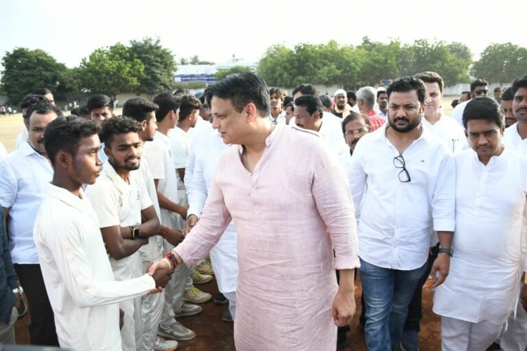 ಪ್ರಿಯಾಂಕ್ ಖರ್ಗೆ ಕಪ್ ಕ್ರಿಕೆಟ್ ಪಂದ್ಯ: ಶಾಸಕ ಡಾ.ಅಜಯ್ ಸಿಂಗ್ ಚಾಲನೆ