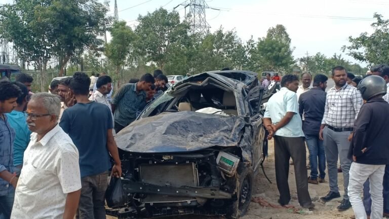 ತಂದೆ ತಿಥಿ ಮುಗಿಸಿ ವಾಪಸ್ ತೆರಳುವ ವೇಳೆ ಕಾರು ಅಪಘಾತ ತಾಯಿ ಸಾವು