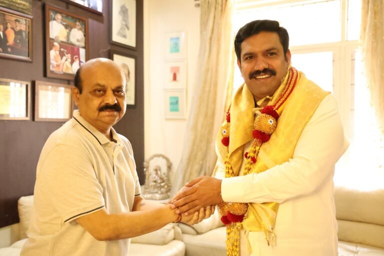 ಮಾಜಿ ಸಿಎಂ ಬೊಮ್ಮಾಯಿ ಅವರನ್ನು ಭೇಟಿ ಮಾಡಿದ ಬಿಜೆಪಿ ರಾಜ್ಯಾಧ್ಯಕ್ಷ ಬಿವೈ ವಿಜಯೇಂದ್ರ‌