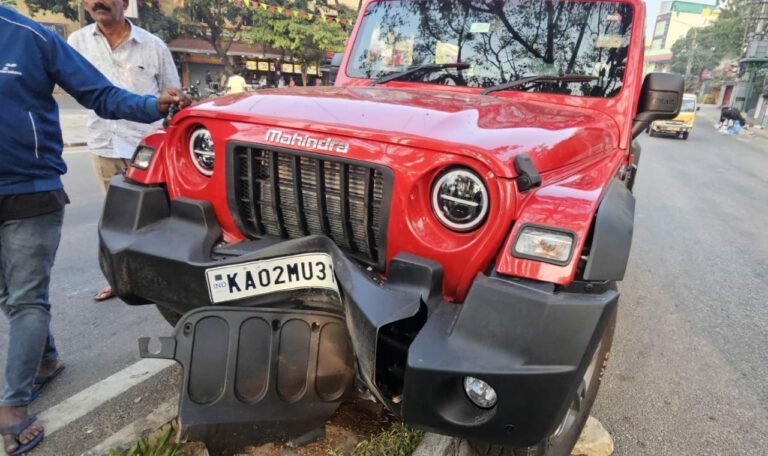 ಚಾಲಕನ ನಿರ್ಲಕ್ಷ್ಯ: ನಿಯಂತ್ರಣ ತಪ್ಪಿ ಡಿವೈಡರ್ ಮೇಲೆ ಹತ್ತಿದ ಥಾರ್ ಜೀಪ್
