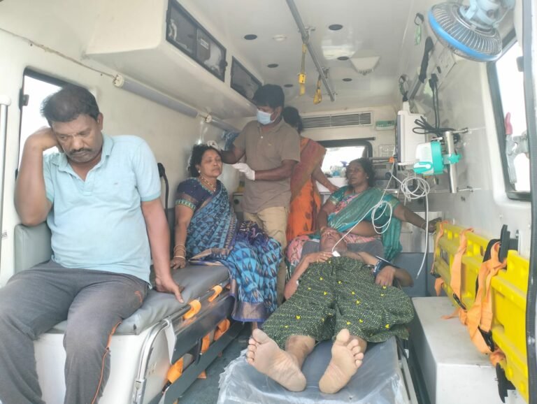 ಮೇಲುಕೋಟೆಯಲ್ಲಿ ಹೆಜ್ಜೇನು ದಾಳಿ..! 17 ಮಂದಿ ತೀವ್ರ ಅಸ್ವಸ್ಥ