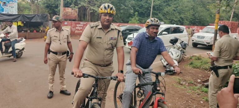 ಬೈಕ್ ಬಿಡಿ ಬೈಸಿಕಲ್ ಹತ್ತಿ; ಡಿಸಿ, ಎಸ್ಪಿ ಸೈಕಲ್ ಸವಾರಿ