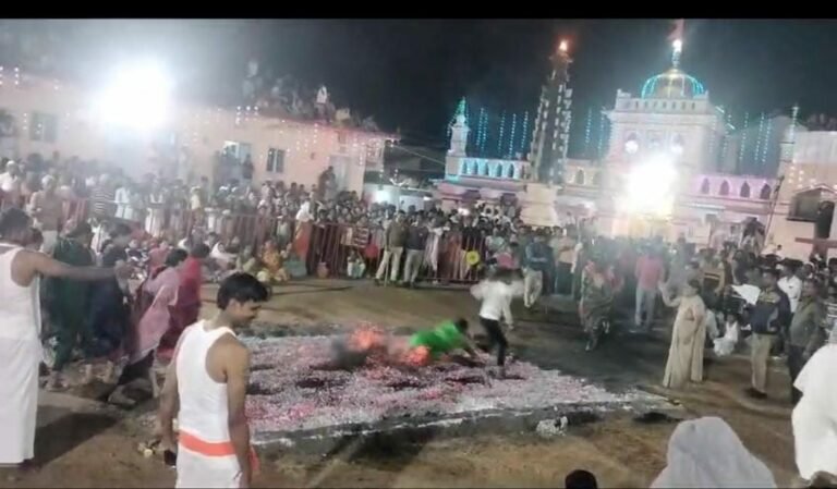 ಜಾತ್ರೆಯಲ್ಲಿ ಕೆಂಡ ಹಾಯುವಾಗ ಆಯತಪ್ಪಿ ಬಿದ್ದ ಮಹಿಳೆ: ಗಂಭೀರ ಗಾಯ