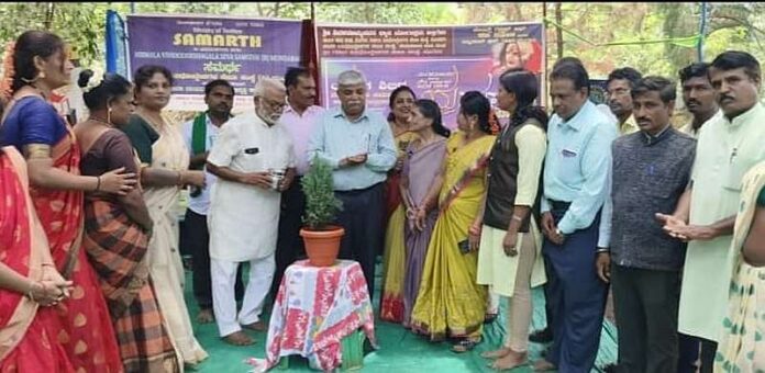 Garbage honor award to civil servants for Mangalmukhi