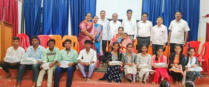 A program to distribute study materials to students
