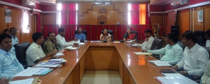 Meeting on flood damage