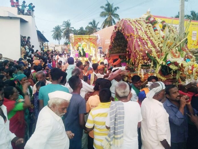 A grand procession as part of Urusi