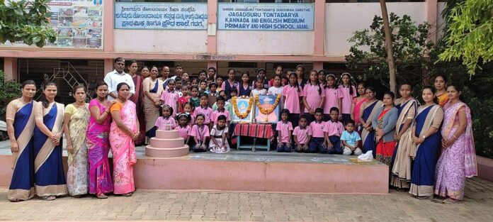 Commencement ceremony at Tontadarya School