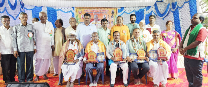 Honor program for agricultural achievers of different districts