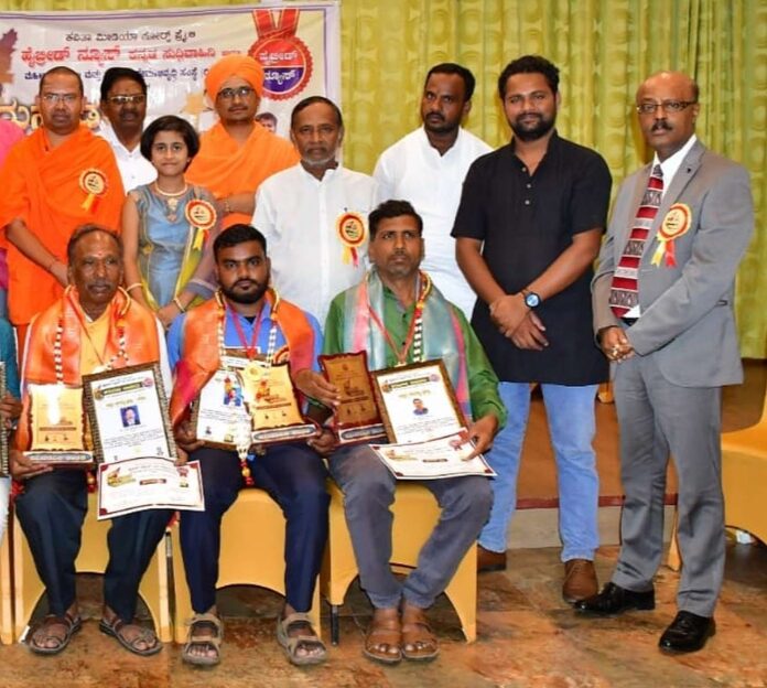 'Kannada Manikya' award for social service