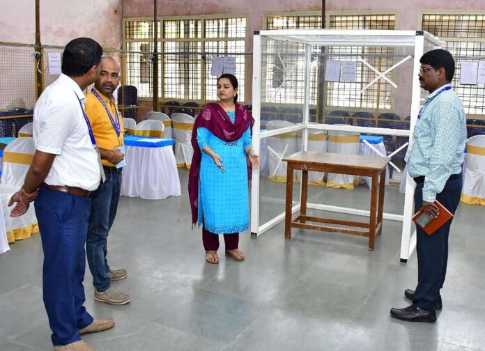 Visit to the counting center by the Collector