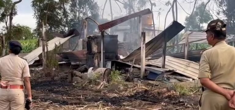 ಹೃದಯ ವಿದ್ರಾವಕ ಘಟನೆ: ಸಿಂಟೆಕ್ಸ್ ನಲ್ಲಿ ಪೆಟ್ರೋಲ್ ಸುರಿದು ಗುಡಿಸಲಿಗೆ ಬೆಂಕಿ – ತಾಯಿ-ಮಗಳು ಸಜೀವ ದಹನ
