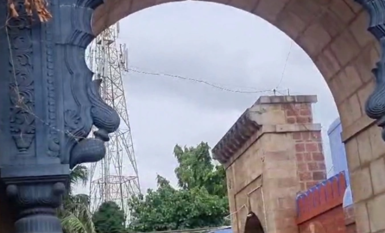 ಬಾಗಲಕೋಟೆ: ದೇವಸ್ಥಾನದ ದ್ವಾರ ಬಾಗಲಿನ ಕಲ್ಲು ಬಿದ್ದು ಮಹಿಳೆ ಸಾವು!
