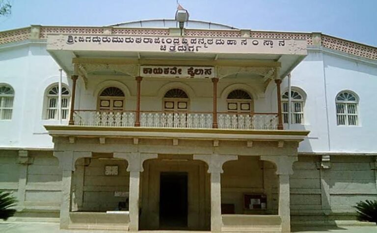 Chitradurga: ಮುರುಘಾ ಮಠದಲ್ಲಿ ಕಳ್ಳತನ: ಶಿವಮೂರ್ತಿ ಶರಣರ ಬೆಳ್ಳಿ ಮೂರ್ತಿ ಕದ್ದೊಯ್ದ ಕಳ್ಳರು!