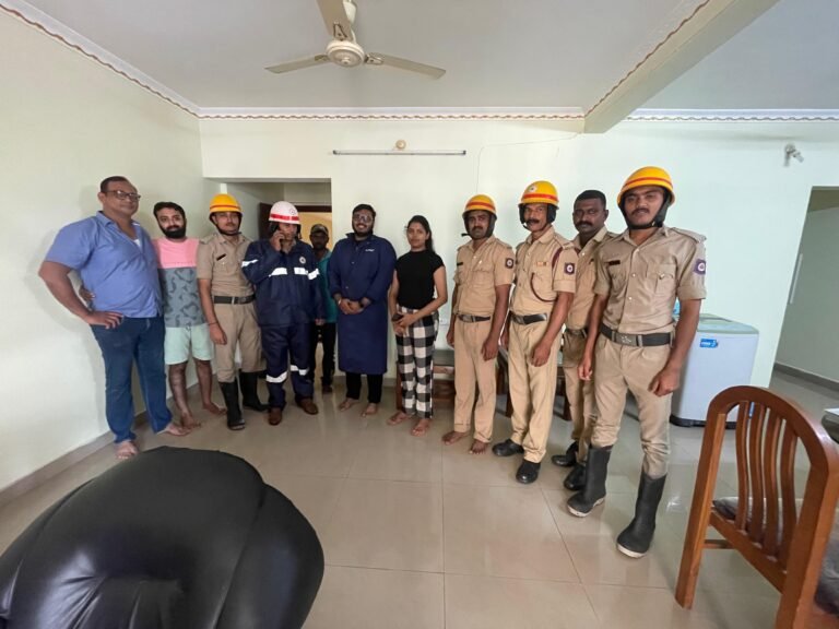 ಮಣಿಪಾಲ ಫ್ಲಾಟ್ ಒಂದರಲ್ಲಿ ಸಿಕ್ಕಿಹಾಕಿಕೊಂಡ ಯುವತಿ ರಕ್ಷಣೆ